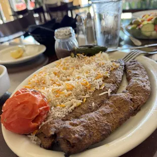 The ground beef kebab plate is excellent. The meat is very tasty and the rice is perfectly cooked.