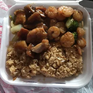 I ordered the teriyaki chicken and shrimp.