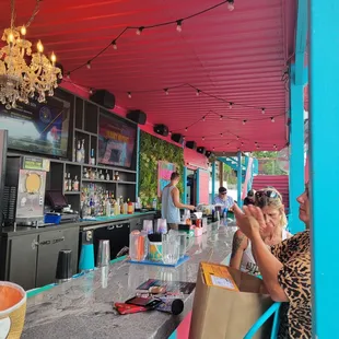 This bar is great!  Nice venue and great drinks.. Red and Sammy was bartending and did a great job.  Highly recommend