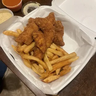 Chicken fingers fries