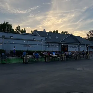 the outside of the restaurant
