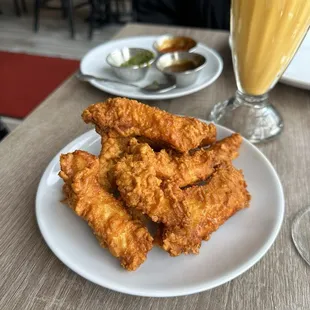 Chicken pakora, mango lassi