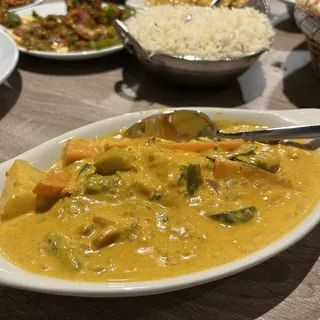 Coconut Vegetable Curry (Vegan)