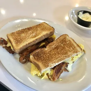 Egg sandwich w/bacon &amp; a yummy pepper Jack