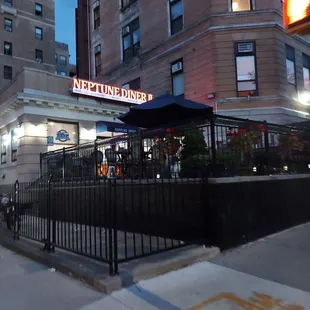 the outside of the restaurant