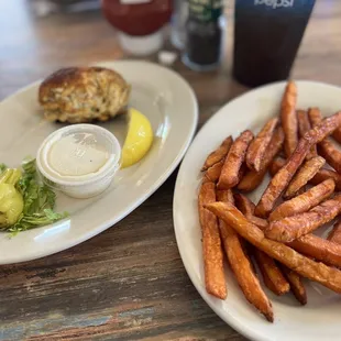 Maryland Crabcake appetizer &amp; side of Sweet Potato Fries