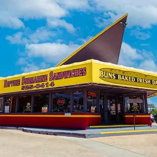 the outside of the restaurant