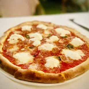 Principessa - $31 San Marzano Tomato, Burrata, Smoked Pancetta, Basil Excellent