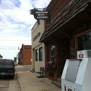 the outside of a restaurant