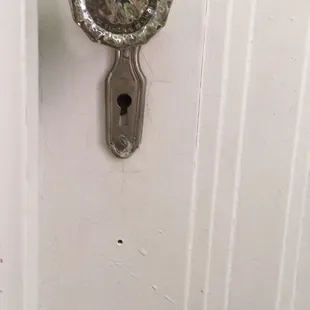 Skeleton key for the bathroom door anyone?