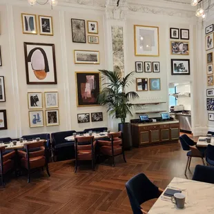 Nettuno restaurant interior.