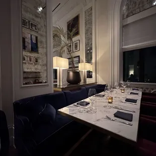 Intimate, contemporary ambiance