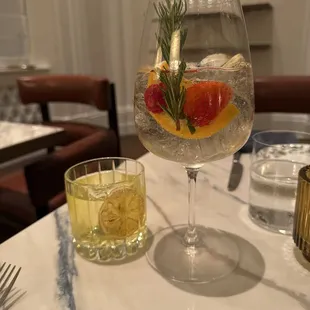 Bianco Negroni &amp; Frutta Spritz