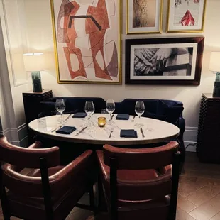 Intimate, contemporary ambiance