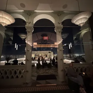 Halo outside bar area