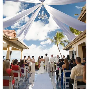 A gorgeous day for an oceanfront destination wedding in Hawaii.  Photo by L&apos;Amour Photography.  Weddings by Grace and Mona