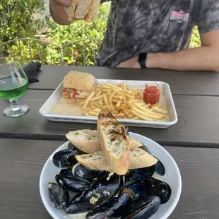 Mussels and sandwich du jour