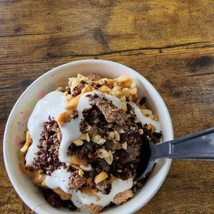 Peanut butter/chocolate with toppings plus peanut butter on top along with marshmallow fluff!! Yum!