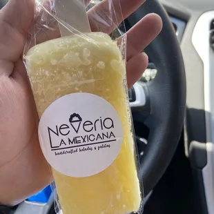 Paleta de piña (pineapple popsicle)