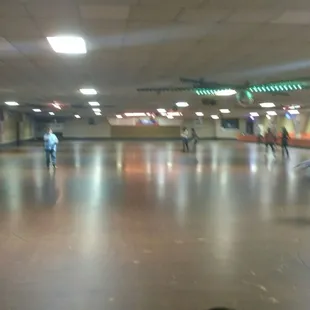 10:00 on a Thursday at Neville. More people sitting down than skating.
