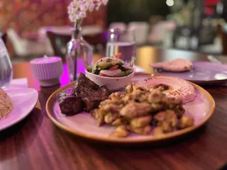 Dvine Mediterranean Experience - Long Beach