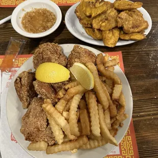 Boneless Chicken Cracking / Chicharrones De Pollo Sin Hueso Tostones