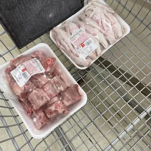 Chicken feet and Pork bones for bone broth | Instagram @Kurlykonnoisseur