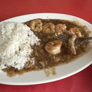 5 shrimp and a sliver of meat. Just put down on the table. SHAMEFUL.