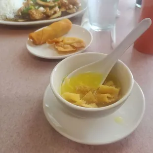 Lunch Special daily 8.95 11-3pm . Egg drop soup, Green Pepper w/ chicken, steam rice spring roll&amp; crab Rangoon good deal good food