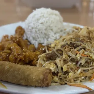 Sesame chicken Pad Thai combo