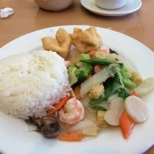 Shrimp w/vegetables.  A nice Lenten option