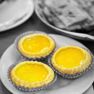 Egg tarts @whaevaeats