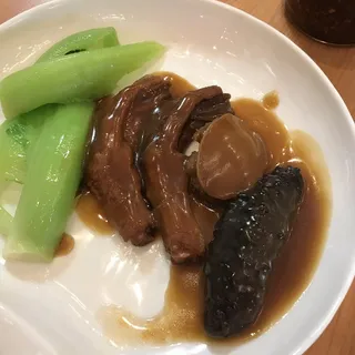 Abalone Sea Cucumbers with Chicken Clay Pot