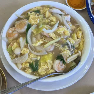 Shrimp Chow Fun with Egg White Sauce