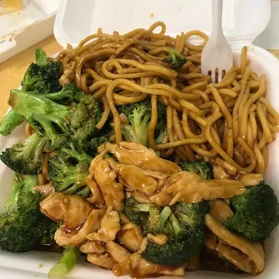 Chicken with broccoli combo w plain lo mein