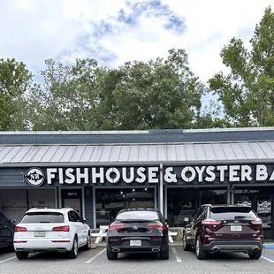 (･‿･) /ﾟ*:｡ﾟLet's go in before it rains! Wonderful staff always. Tell sweet Carmen we sent you!  *:｡ﾟ \ (･‿･) #supportlocal