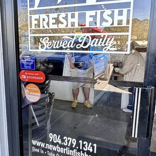 (･‿･) /ﾟ*:｡ﾟ  Let's go in! Happy Humpday Wednesday!