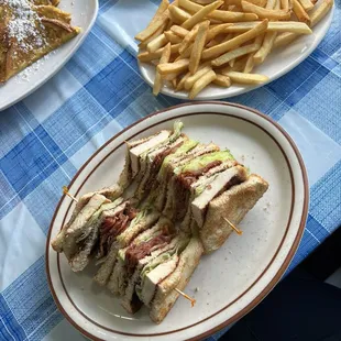 Chicken club had the right amount of everything. Chicken was seasoned well and it all came together perfectly.