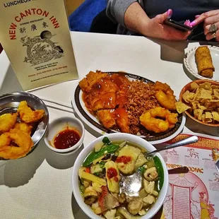 Faboulus Lunch Deep Fried Shrimp, Almond Boneless Chicken and Wonton Deluxe Soup Delicious WOWSA