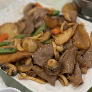 Stir-Fried Beef with Mixed Mushrooms and Vegetables