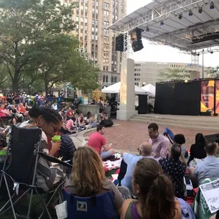 a large crowd of people sitting in lawn chairs