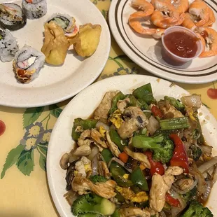 Hibachi chicken and vegetables big shrimp and sushi