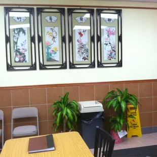 Nice and clean dining room !