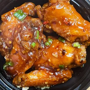 a plate of chicken wings with sauce