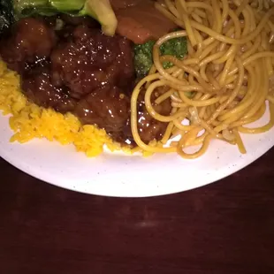 General Tso's Chicken w/ rice &amp; noodles