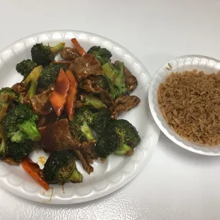 Beef broccoli w. Plain fried rice