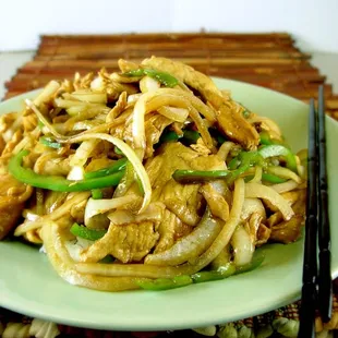 a plate of noodles with meat and vegetables