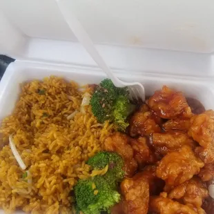 General tso lunch combination comes with an egg roll