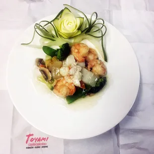 a plate of food with shrimp and vegetables