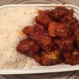 General Tso Chicken and white rice. First time I&apos;ve ever seen it prepared without broccoli.